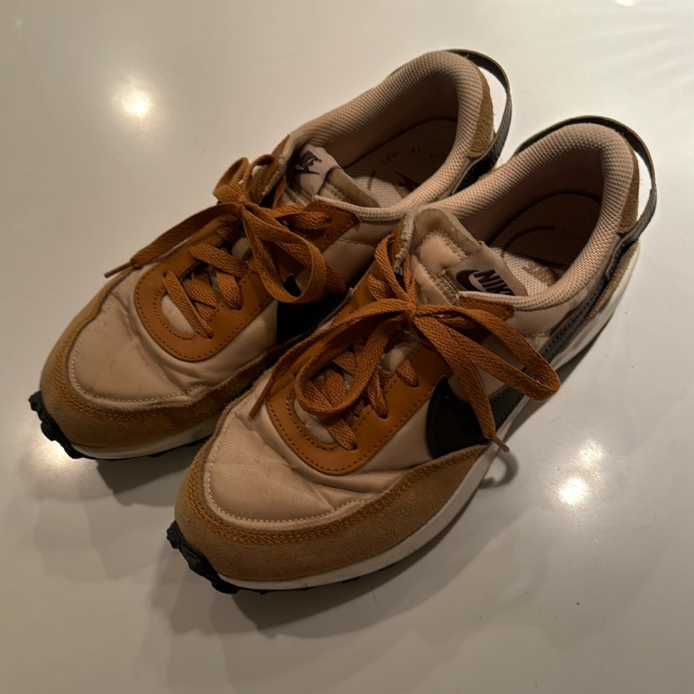 Nike Waffle Debut Women’s Size 9